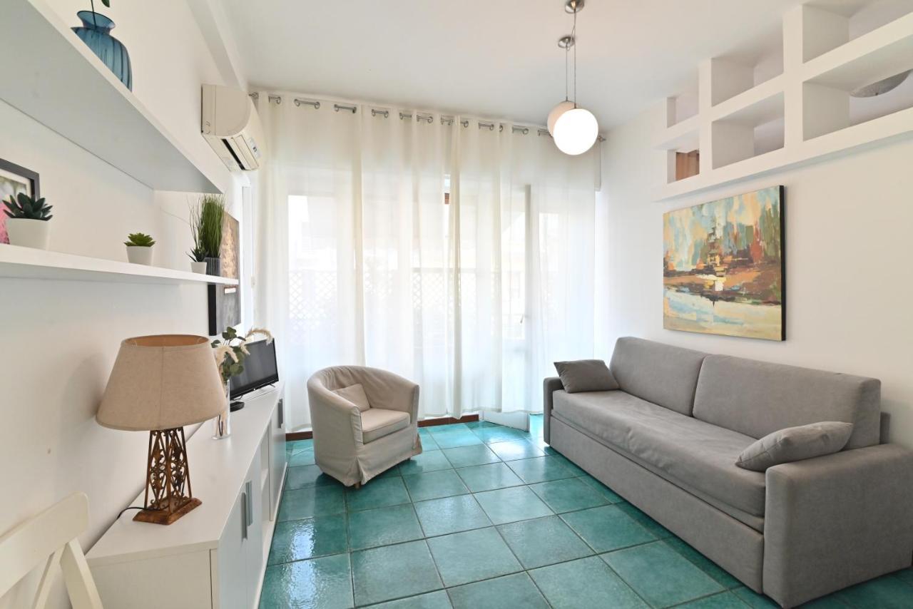 Izzhome Holiday Terrace Cagliari Bagian luar foto