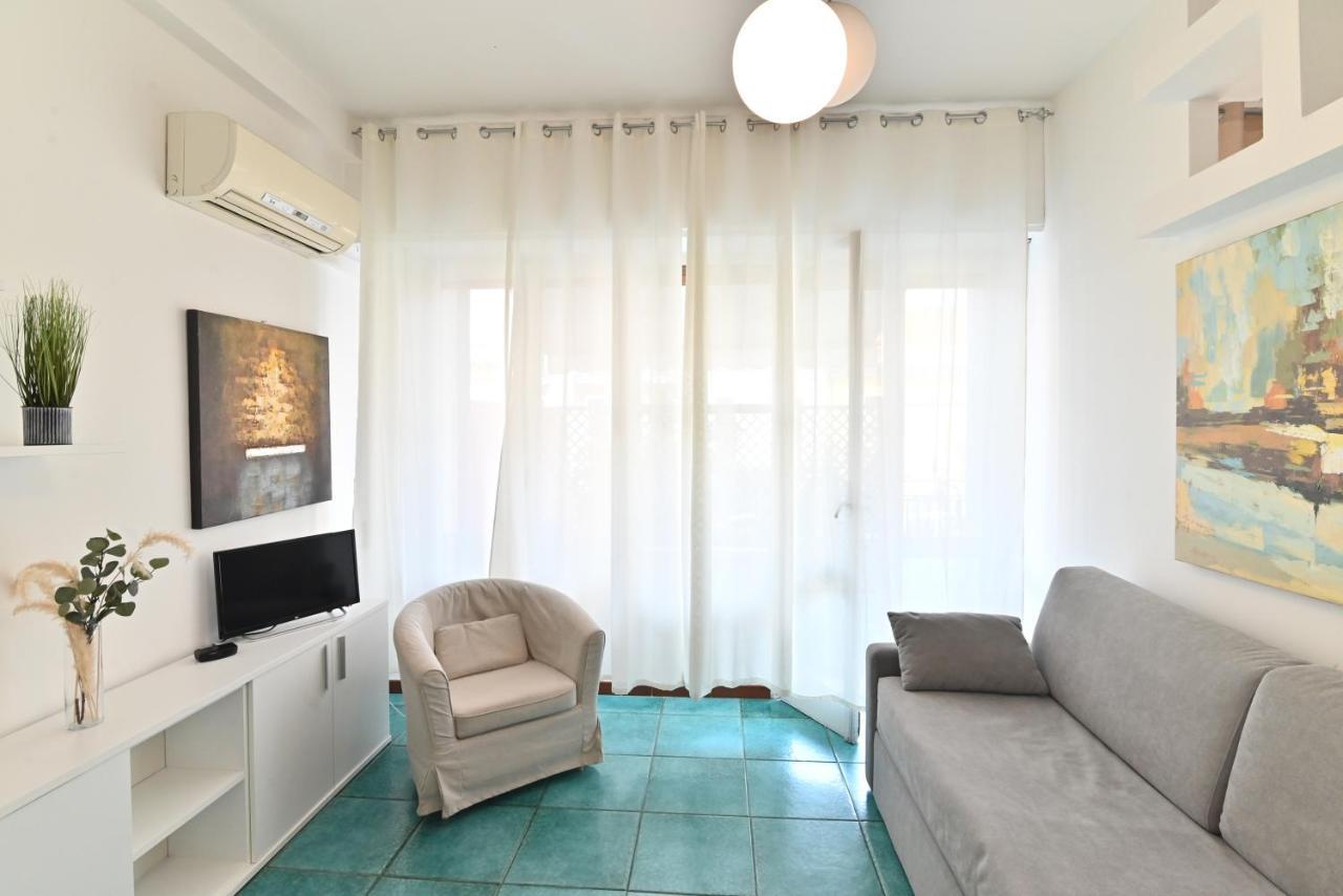 Izzhome Holiday Terrace Cagliari Bagian luar foto