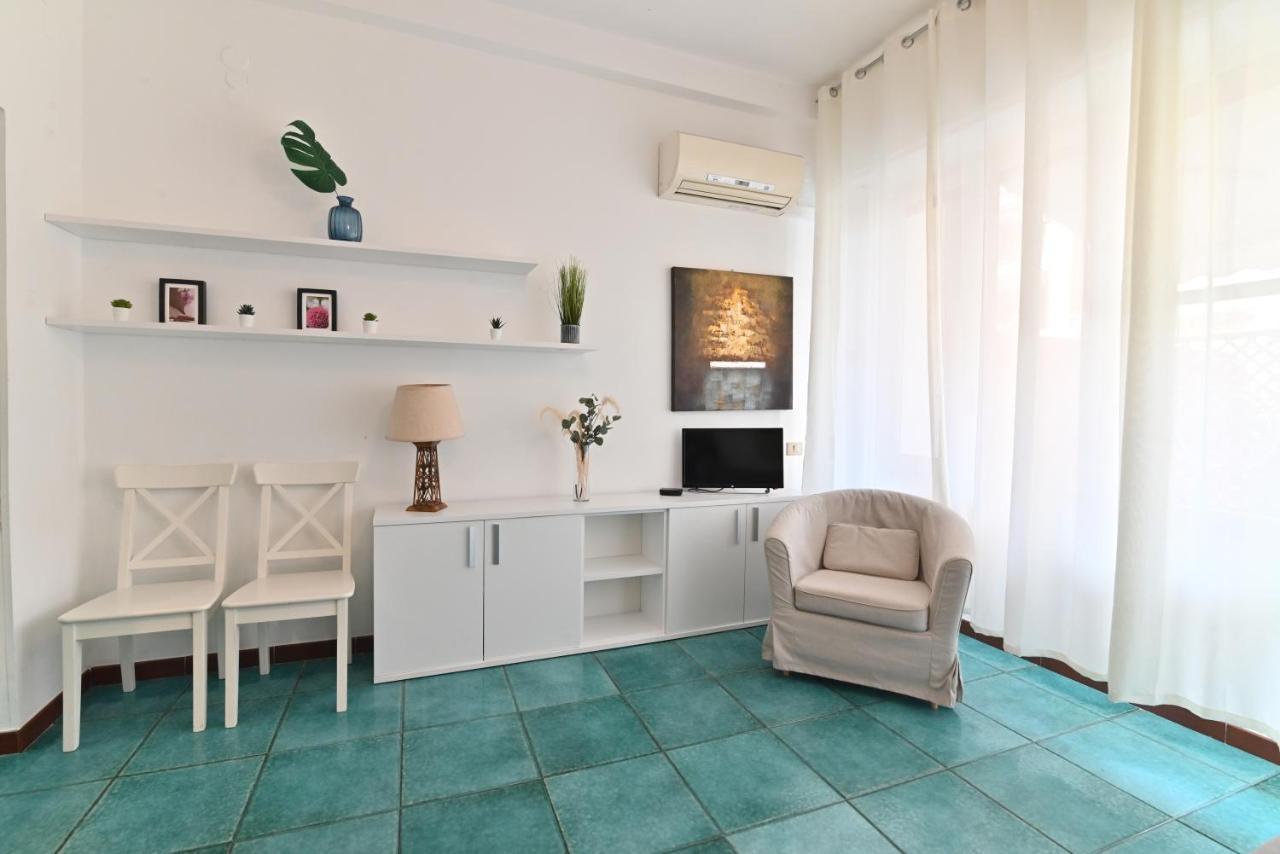 Izzhome Holiday Terrace Cagliari Bagian luar foto