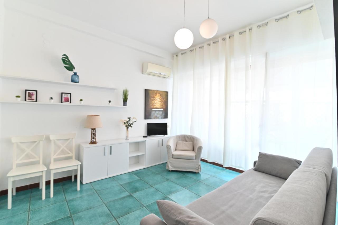 Izzhome Holiday Terrace Cagliari Bagian luar foto