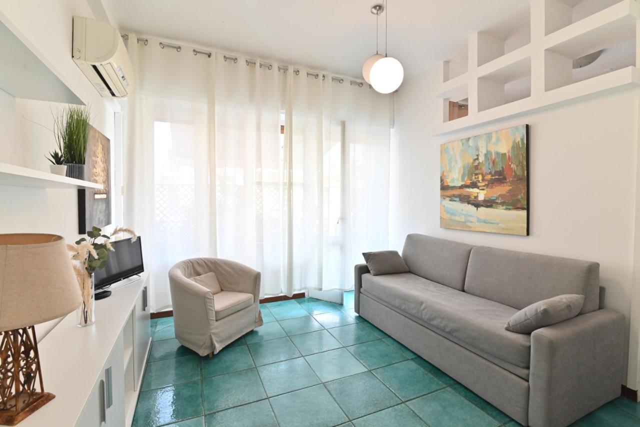 Izzhome Holiday Terrace Cagliari Bagian luar foto